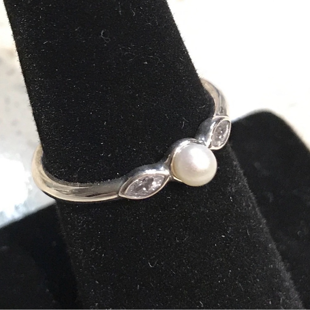 Pandora Petite Luminous Leaves Pearl Clear CZ Ring #190964P  Size 8